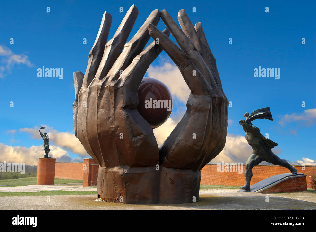 El Movimiento de los trabajadores Memorial - Memento Sculpture Park ( ) Szobaopark Budapest, Hungría Foto de stock
