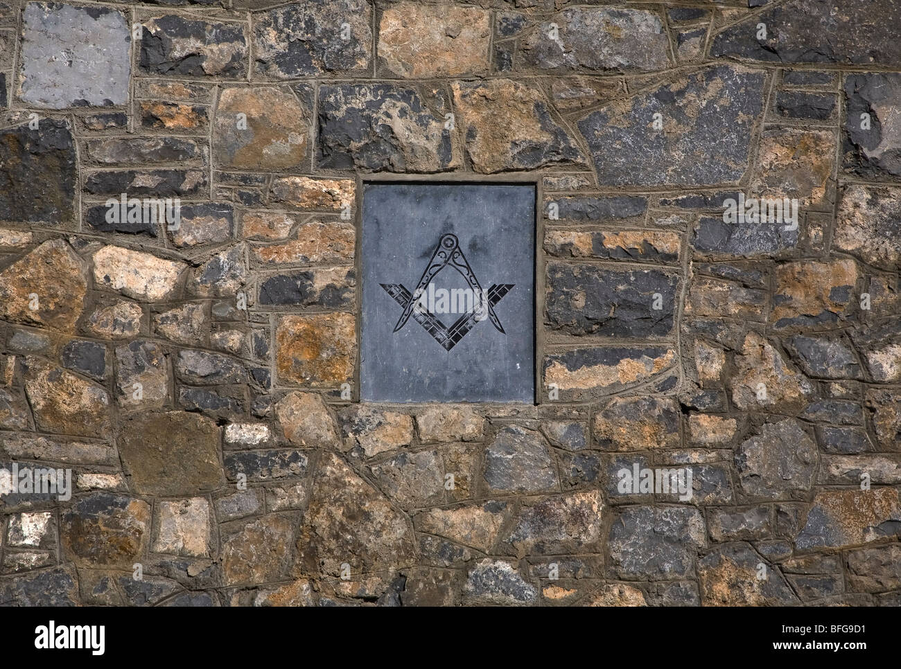 Escudo de Armas masónica, Masonic Hall exterior, la ciudad de Limerick, Irlanda Foto de stock
