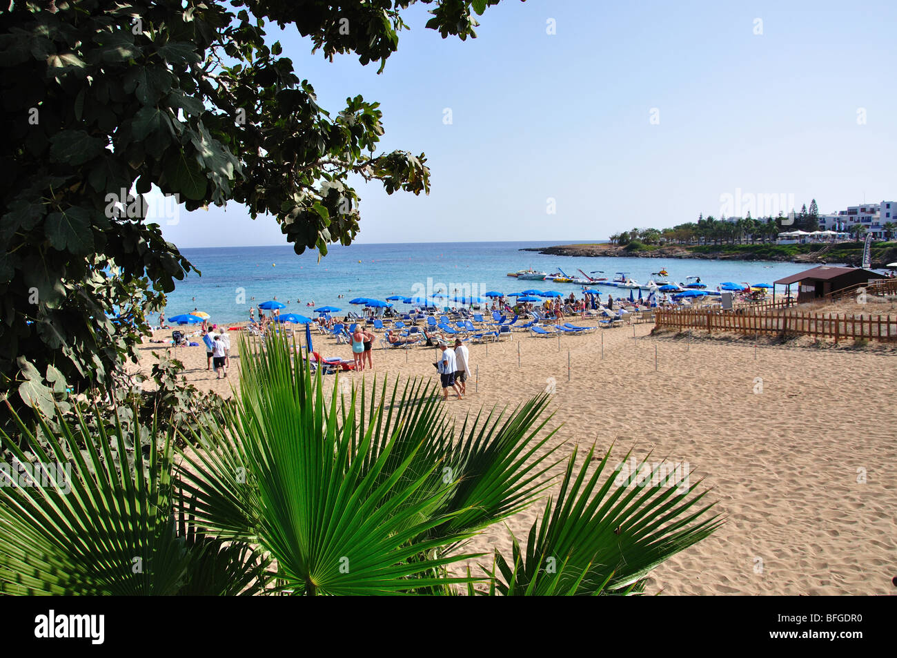 Vista a la playa, bahía Fig Tree, Protaras, distrito de Famagusta, Chipre Foto de stock
