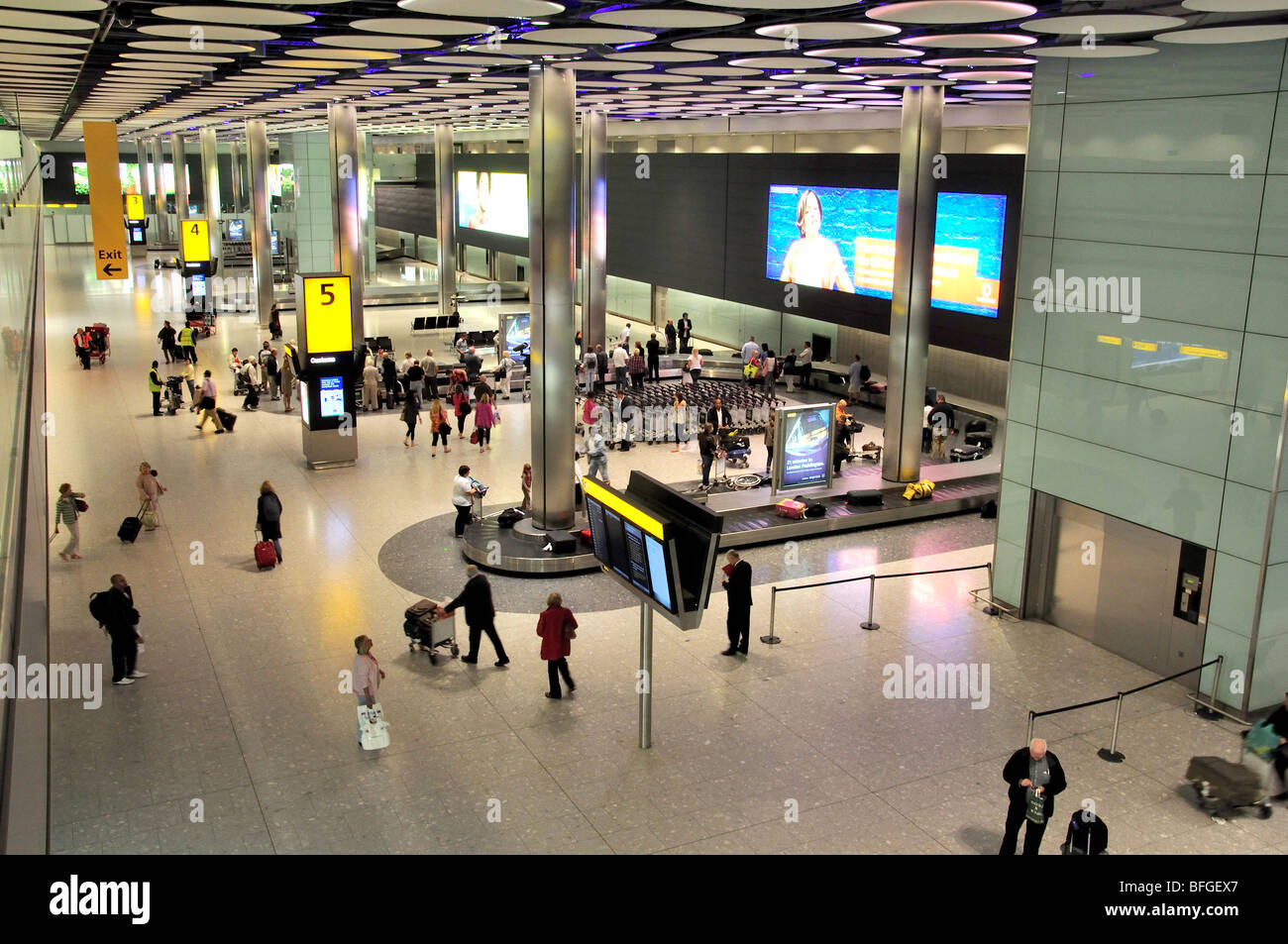 Salones de llegada fotografías e imágenes de alta resolución Alamy