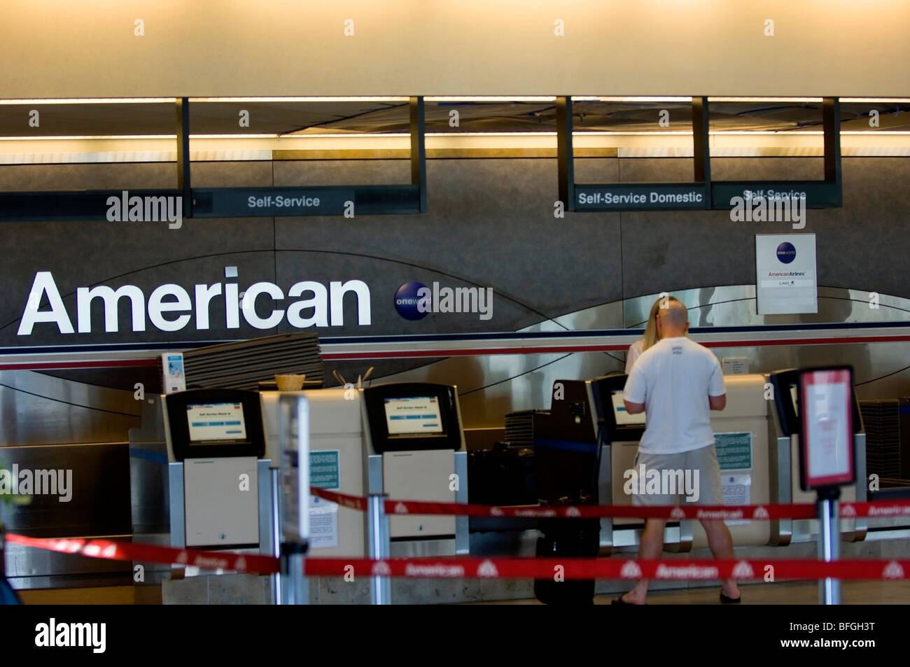 American airlines counter fotografías e imágenes de alta resolución - Alamy