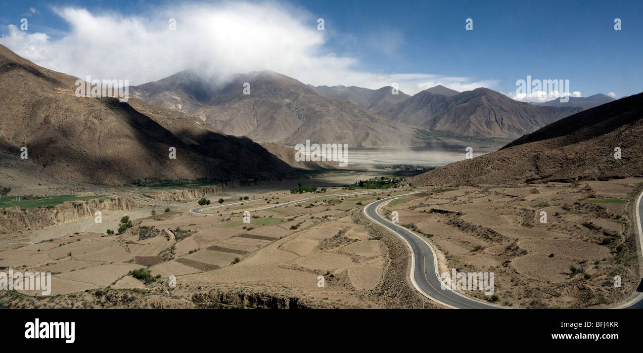 Ver mostrando la amistad a la autopista desde la carretera a kamba la mirando hacia lhasa en Tibet Foto de stock