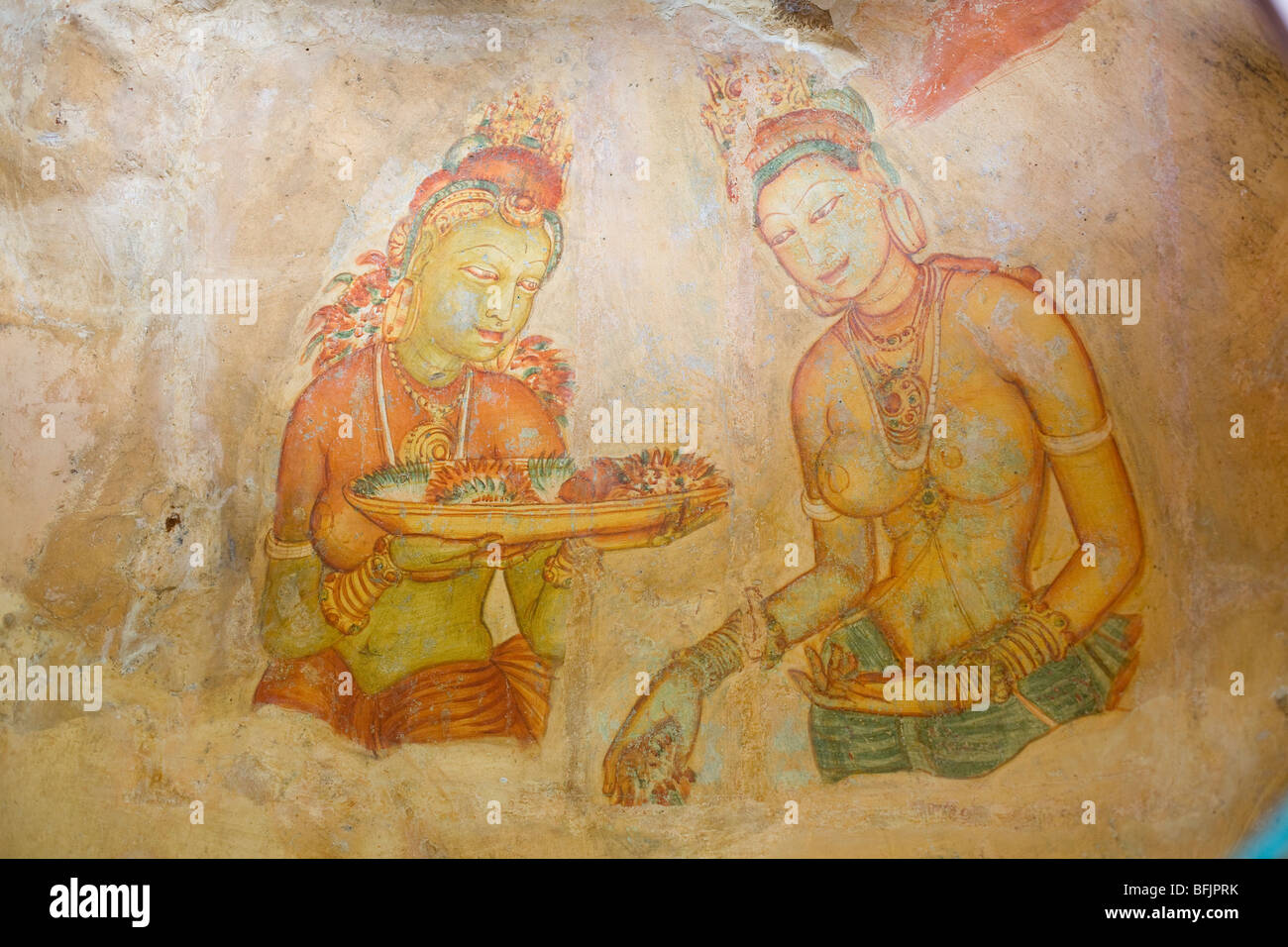 Pinturas rupestres de concubinas dentro de Sigiriya, Sri Lanka Foto de stock