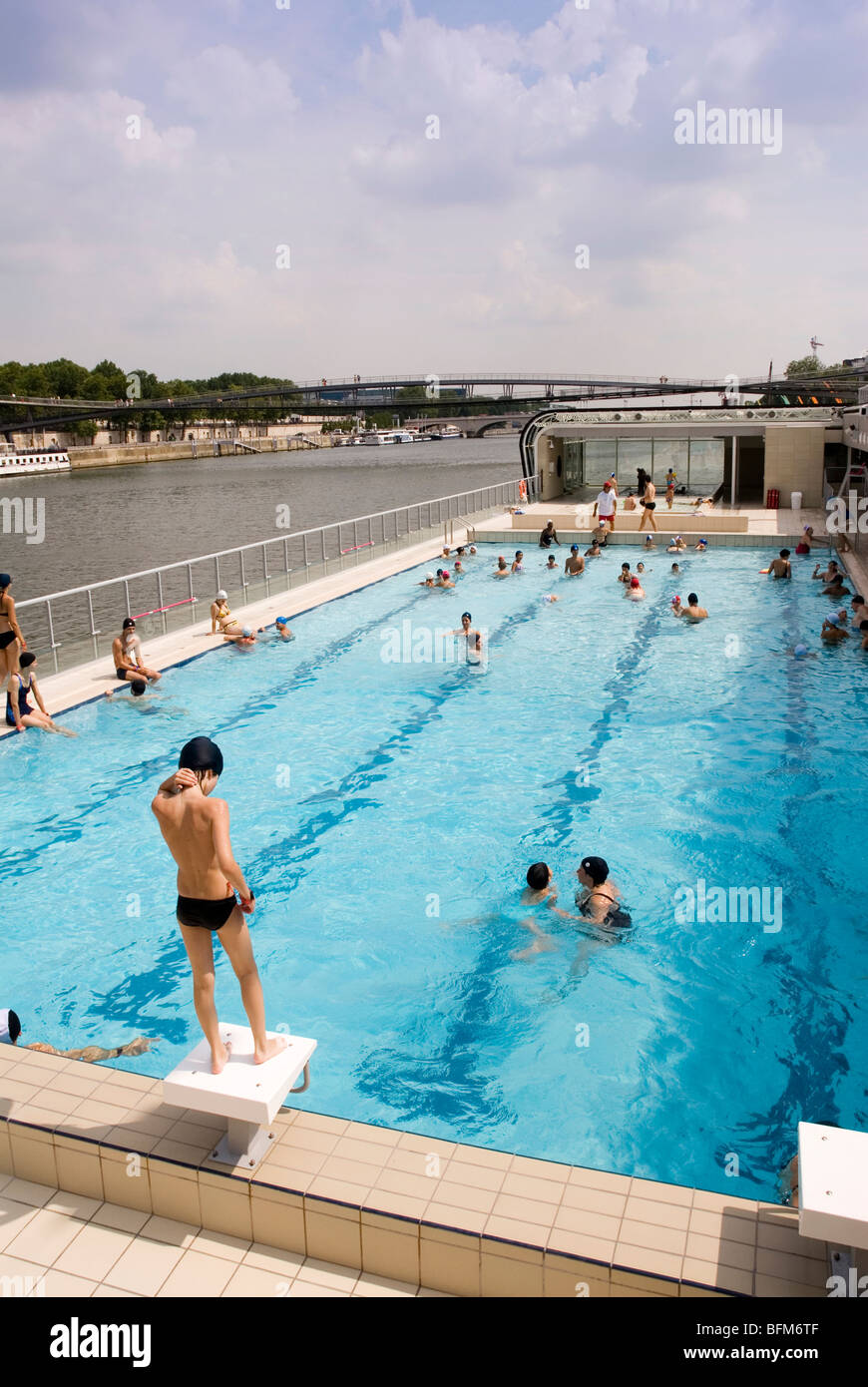 Piscine Josephine Baker, la piscina flotante en el Sena, París, Francia