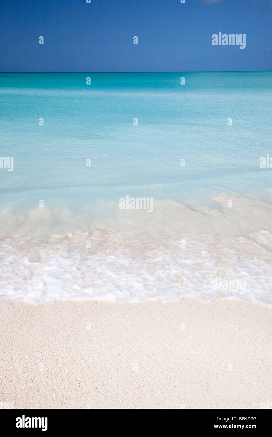 Mar Caribe, arena y cielo Foto de stock