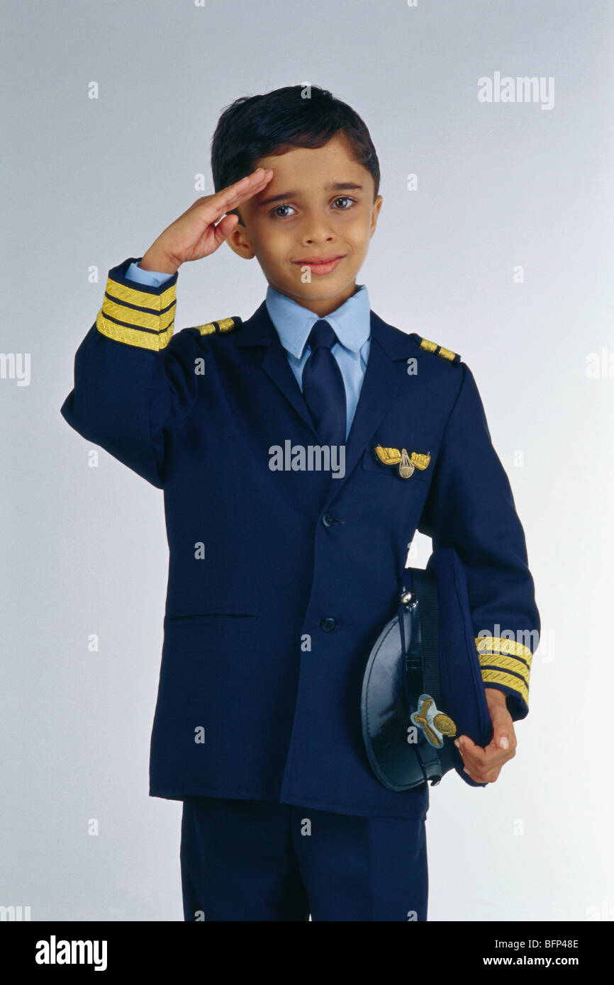 Niño con disfraz de disfraz de piloto de avión con manos dobladas, MR#496  Fotografía de stock - Alamy