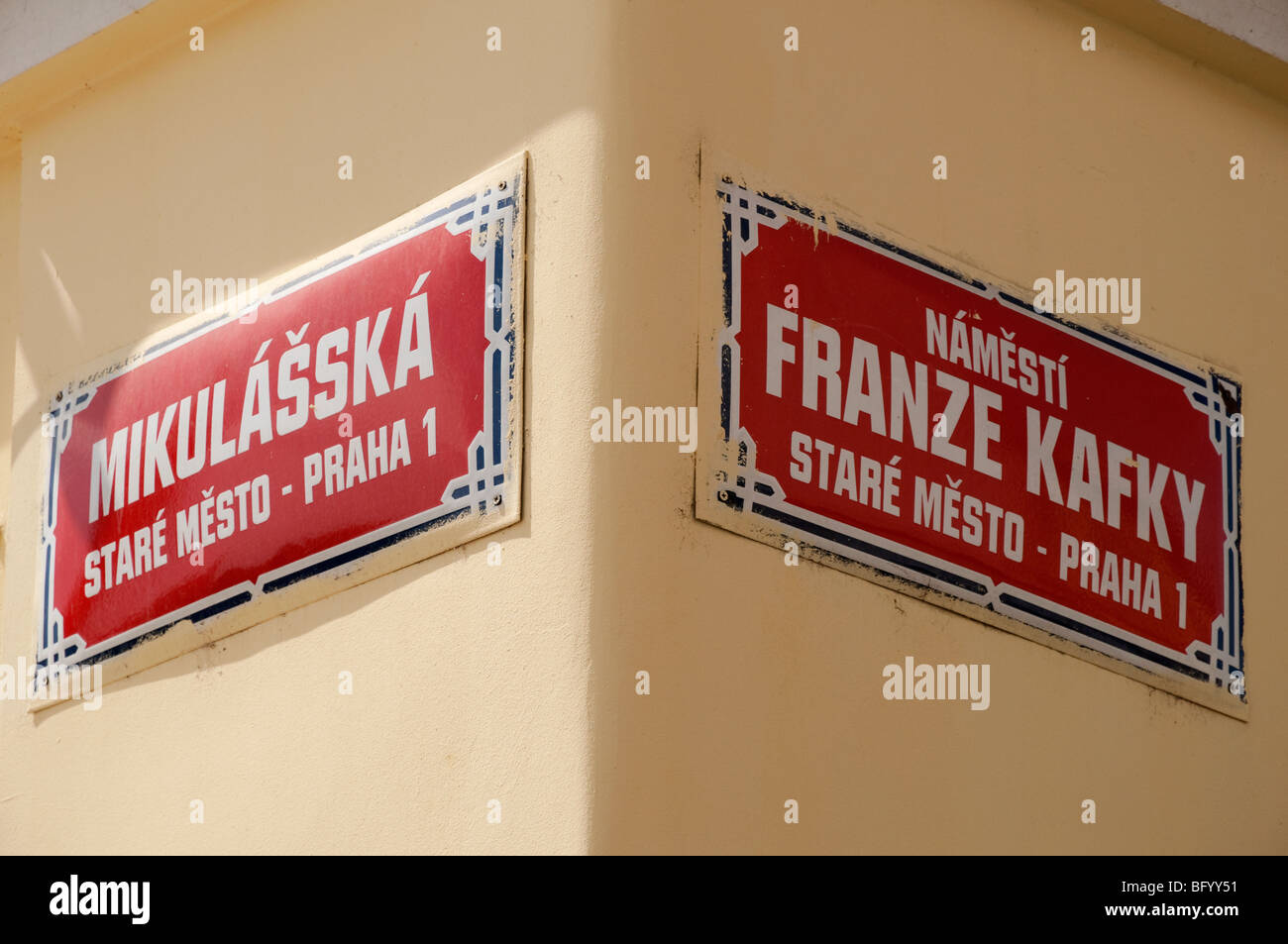 Praga, República Checa. Franz Kafka calle signo Foto de stock