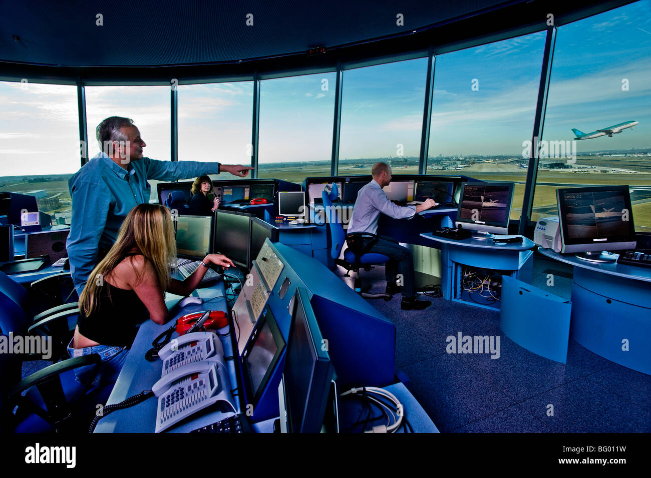 Torre de control del aeropuerto Foto de stock