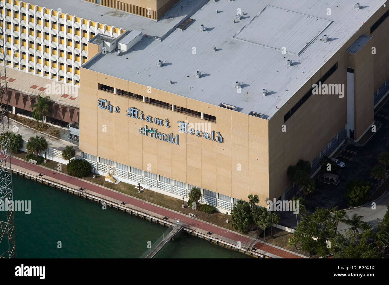 Vista aérea por encima del periódico Miami Herald, edificio de oficinas de la sede de la bahía Biscayne Florida Foto de stock