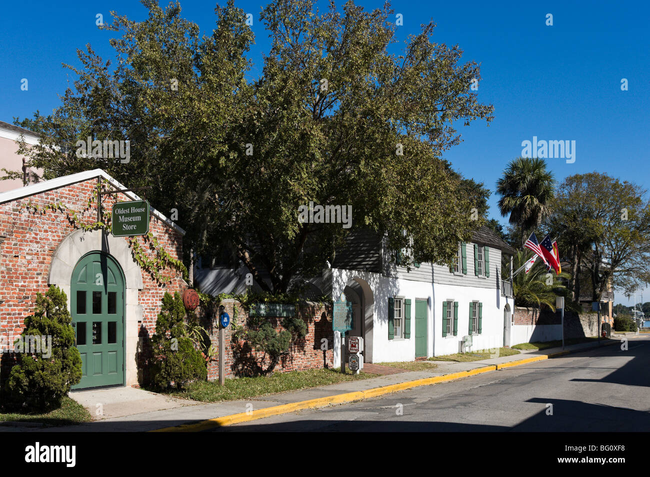 La casa más antigua (González-Alvarez House) y la Tienda del Museo, Calle San Francisco, San Agustín, Florida, EE.UU. Foto de stock