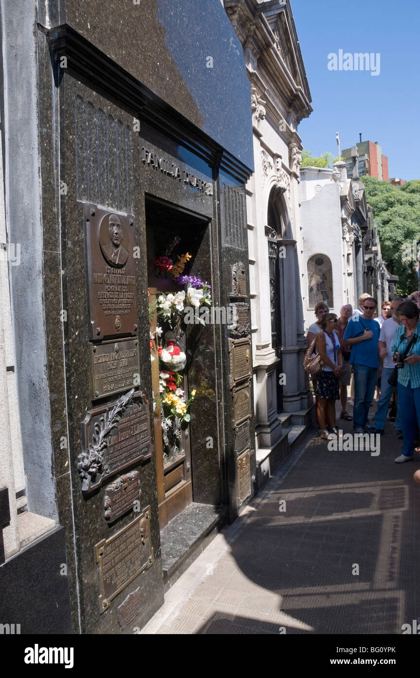 Tumba de Eva Perón (Evita), el Cementerio de la Recoleta, el cementerio de La Recoleta, Buenos Aires, Argentina, Sudamérica Foto de stock