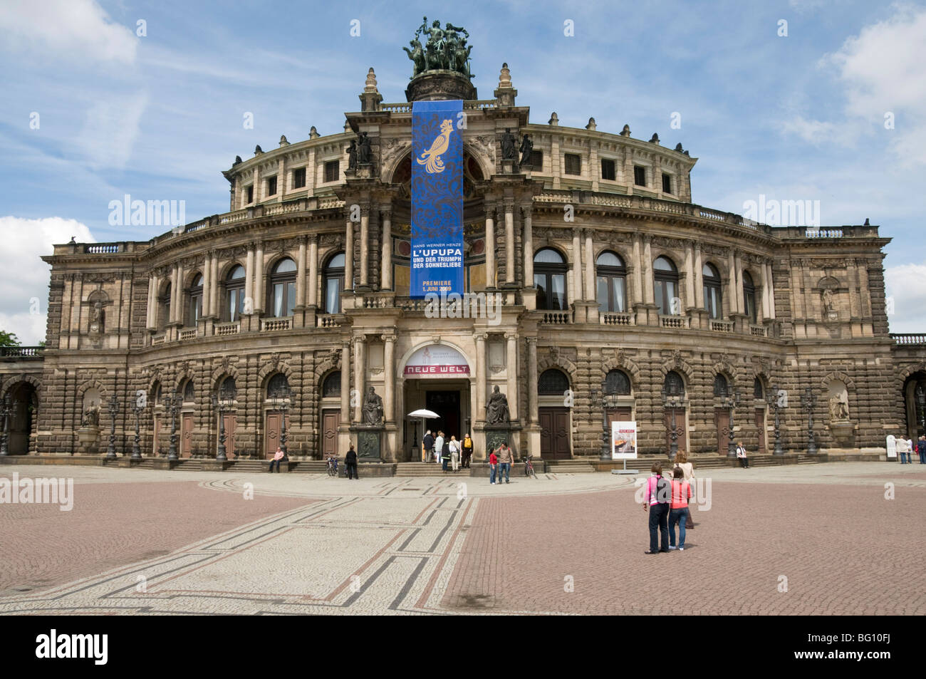 Casa de Ópera Semper en la Theaterplatz, Dresde, Sajonia, Alemania, Europa Foto de stock