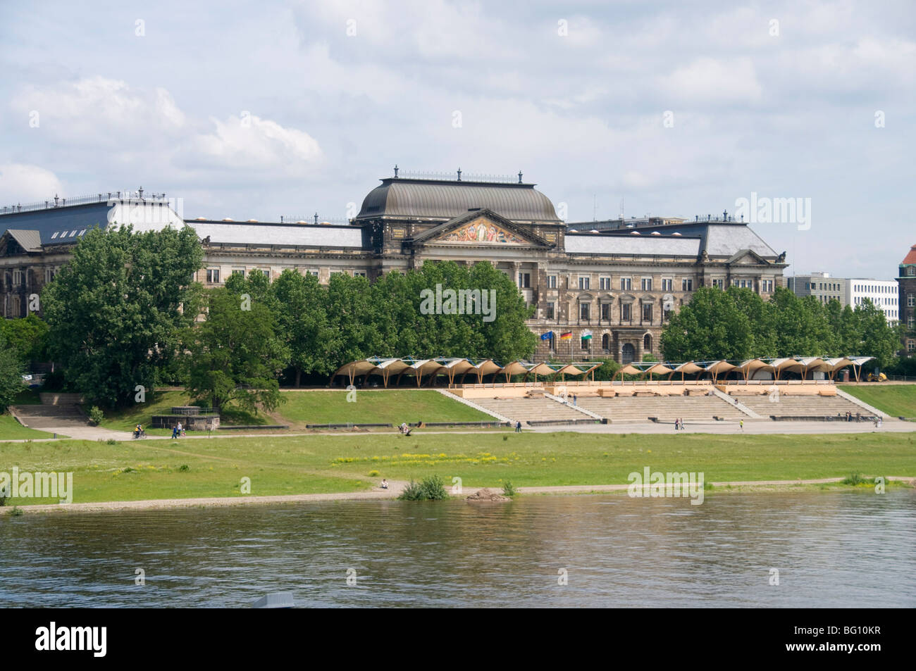 Ministerio de Cultura y de Hacienda la construcción, Dresde, Sajonia, Alemania, Europa Foto de stock