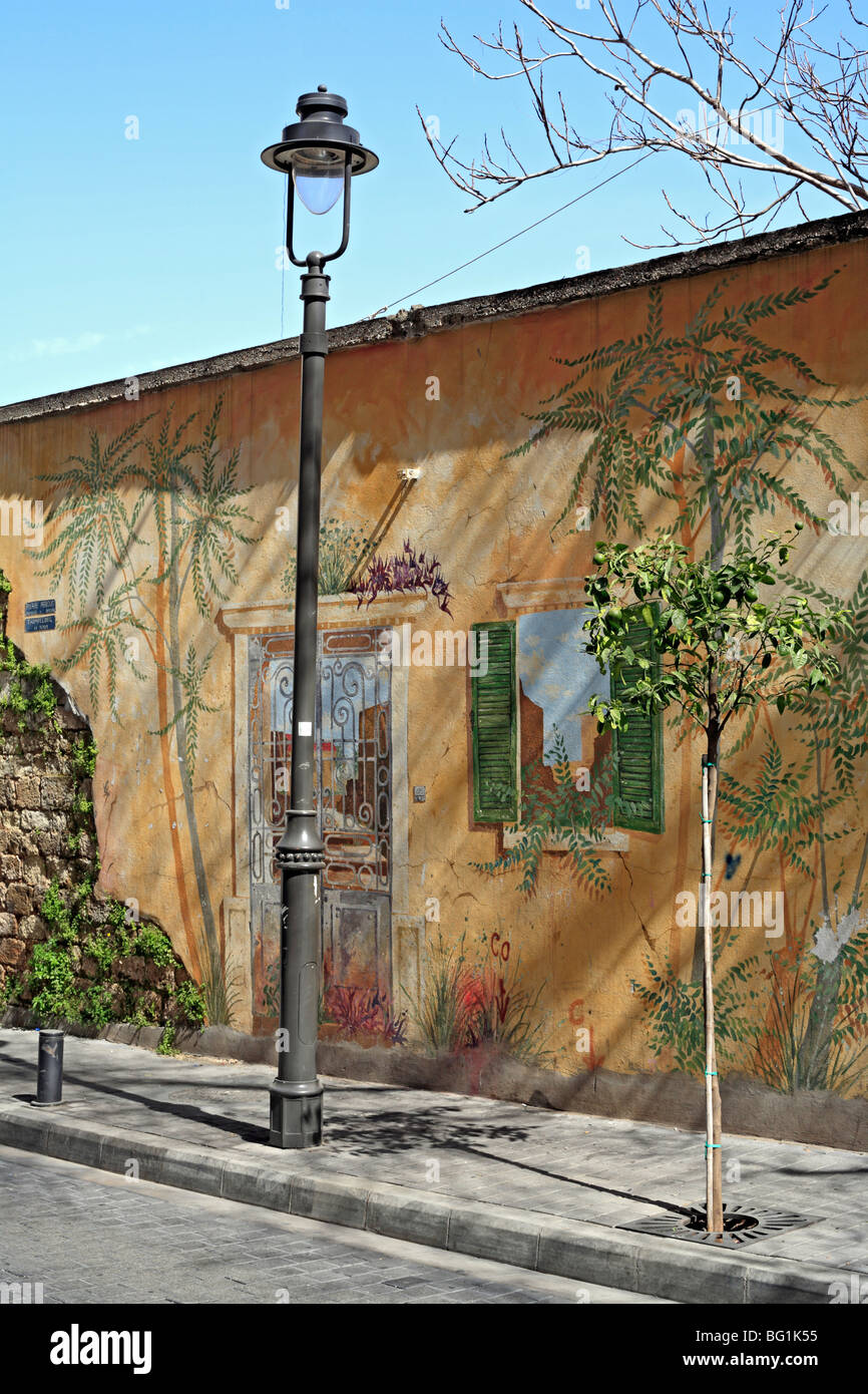 Pared con graffiti, la arquitectura de la ciudad de Beirut, Líbano Foto de stock