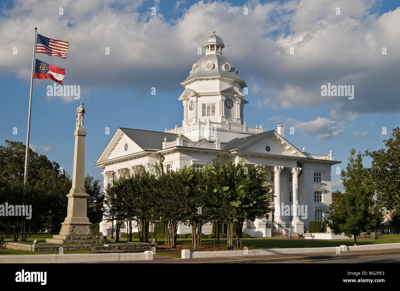 Monumento a los soldados confederados y Colquitt County Courthouse