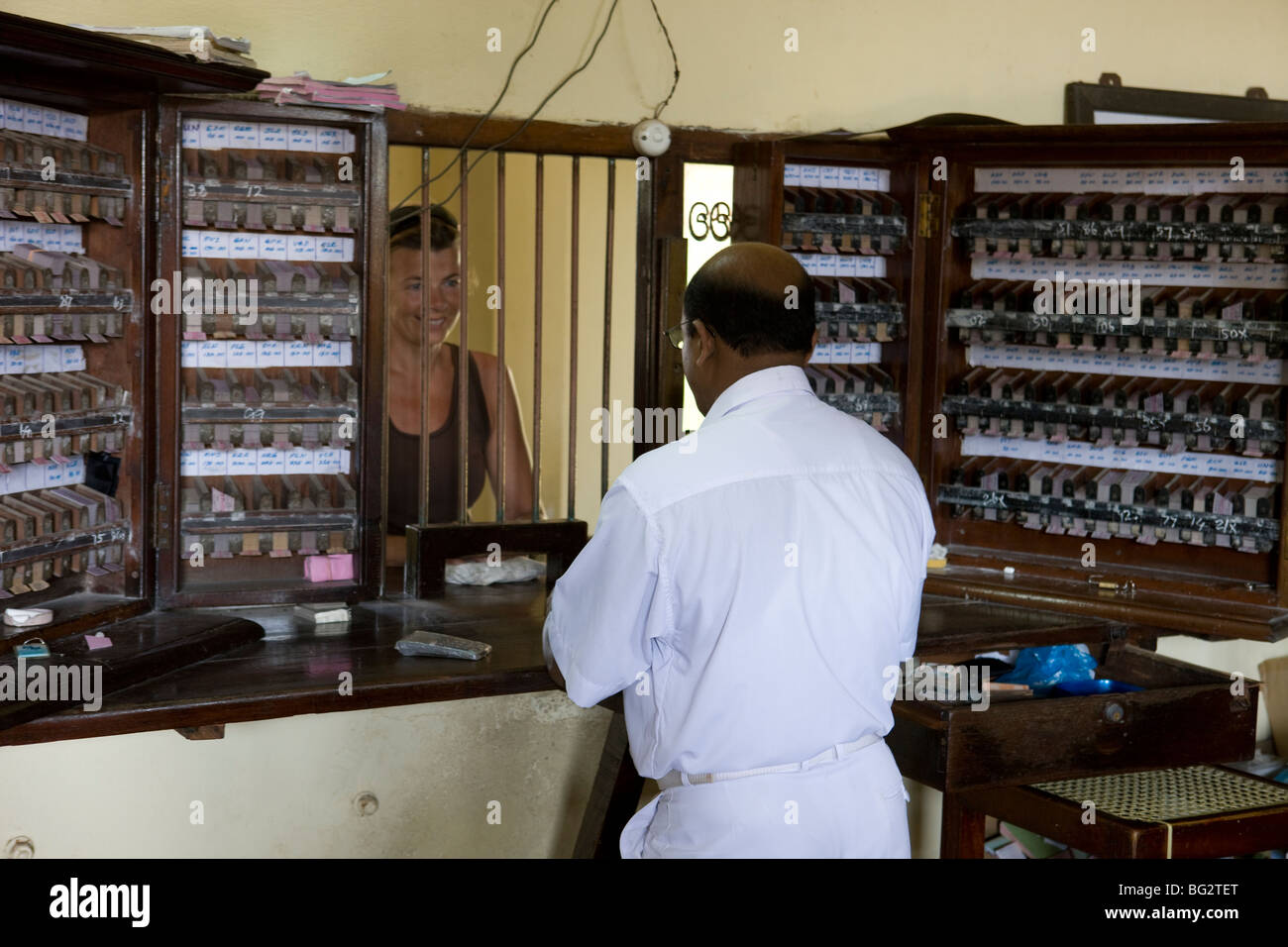 Oficina de venta de billetes de tren, Hikkaduwa, Sri Lanka Foto de stock