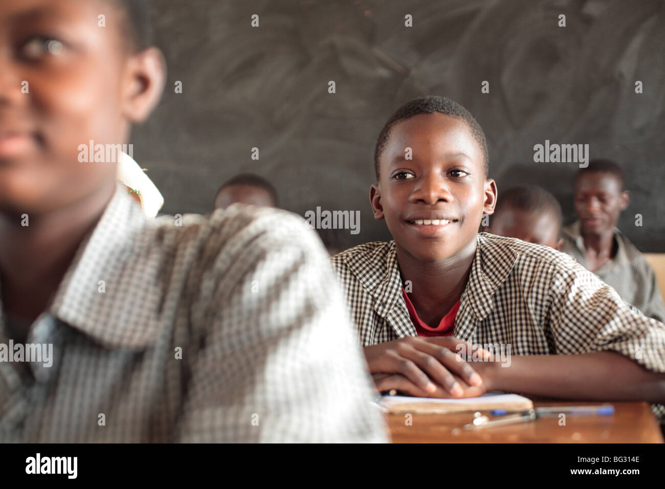 Los alumnos en la escuela . FadaNgourma , Burkina Faso . Foto de stock