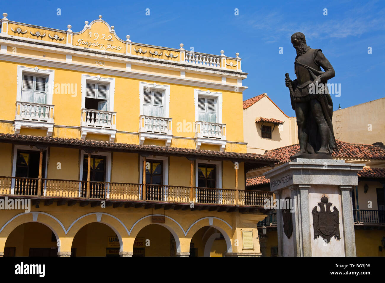 Estatua de Pedro de Heredia en la Plaza de Los Coches, antigua ciudad amurallada, distrito de la ciudad de Cartagena, Estado Bolívar, Colombia Foto de stock