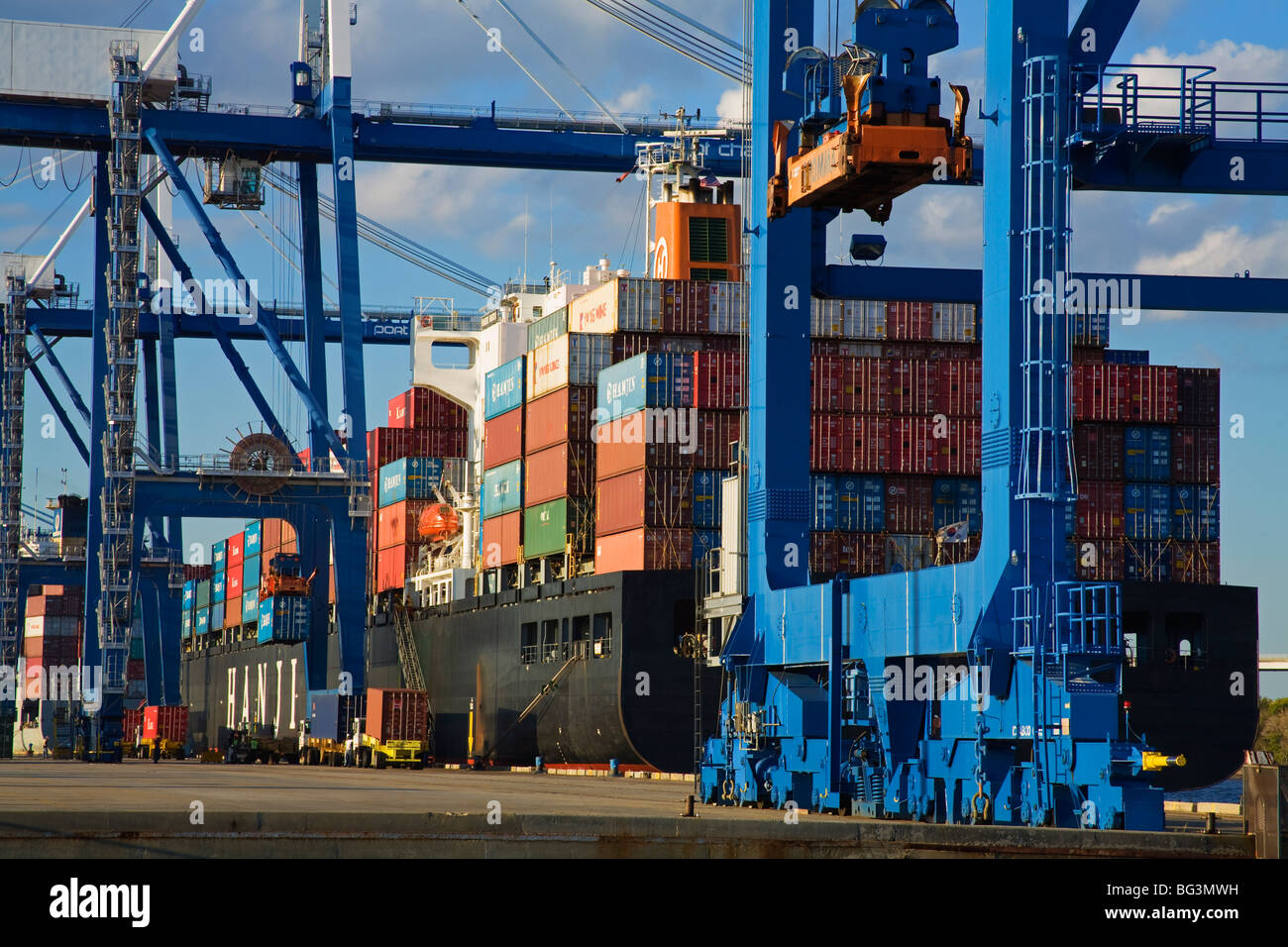 Puerto de contenedores en Charleston, Carolina del Sur, Estados Unidos de  América, América del Norte Fotografía de stock - Alamy