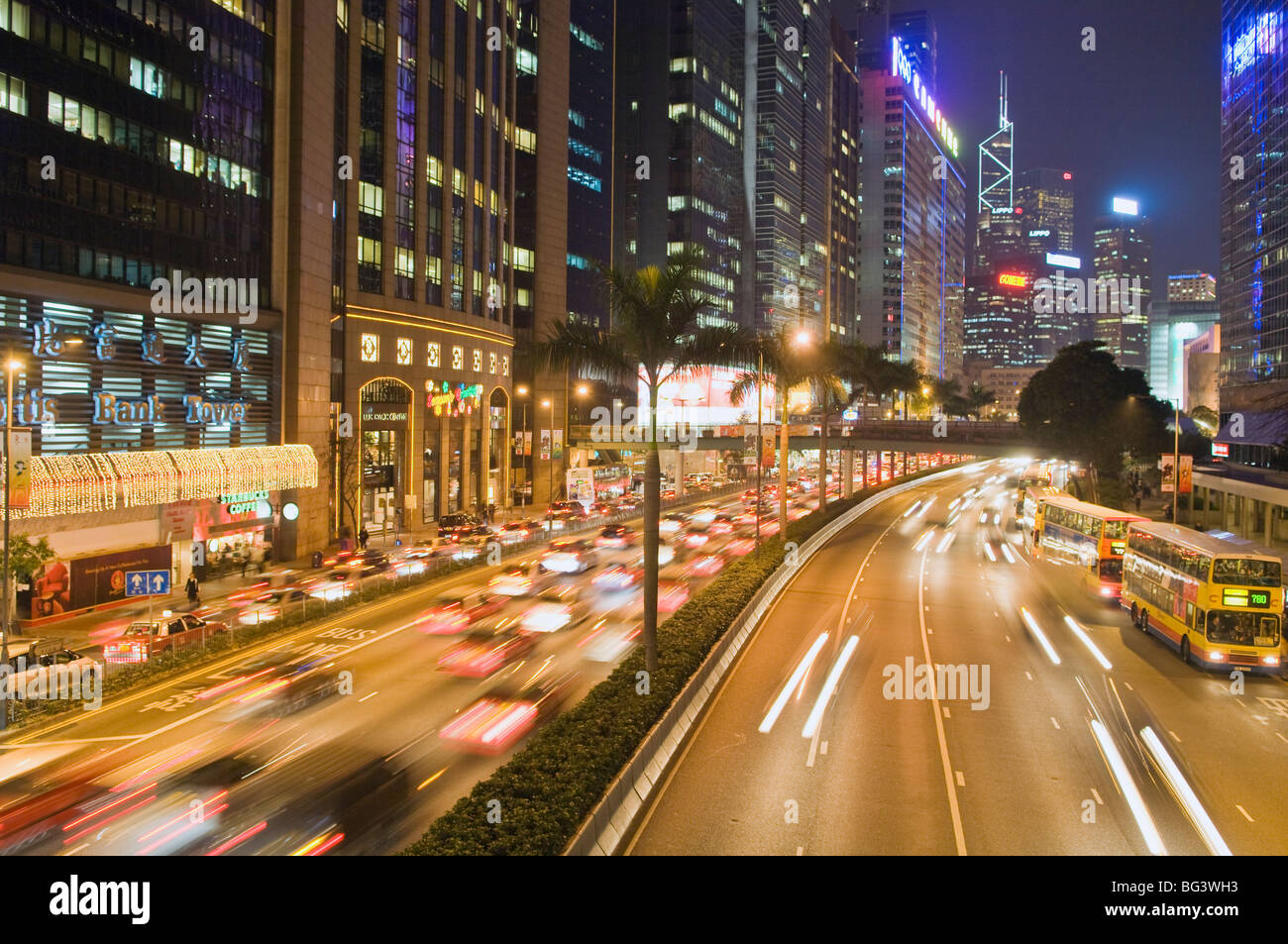 La autopista que corre a lo largo del puerto de Hong Kong Foto de stock