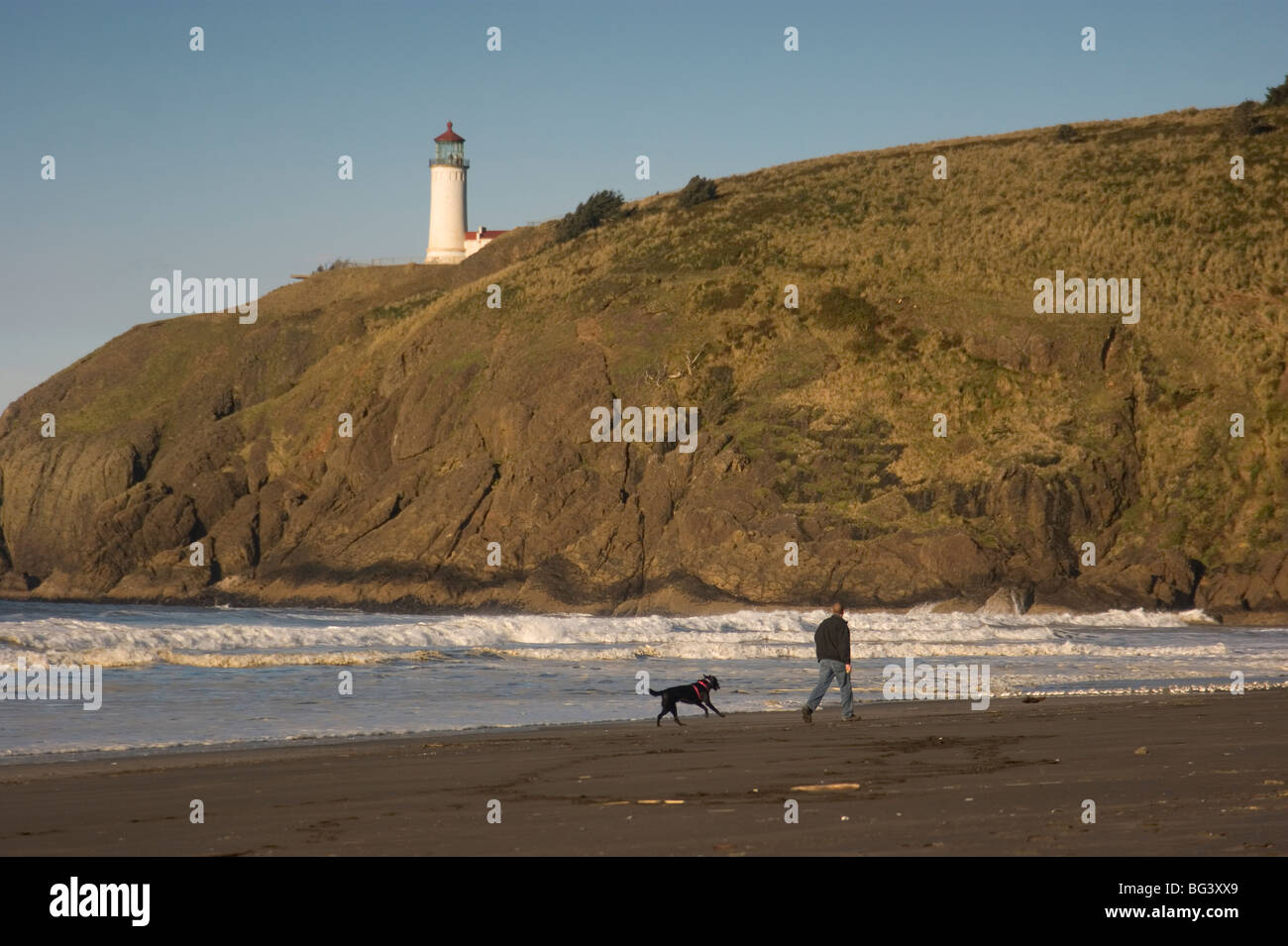 La vertical del faro principal del norte de la costa oeste del Océano Pacífico Foto de stock