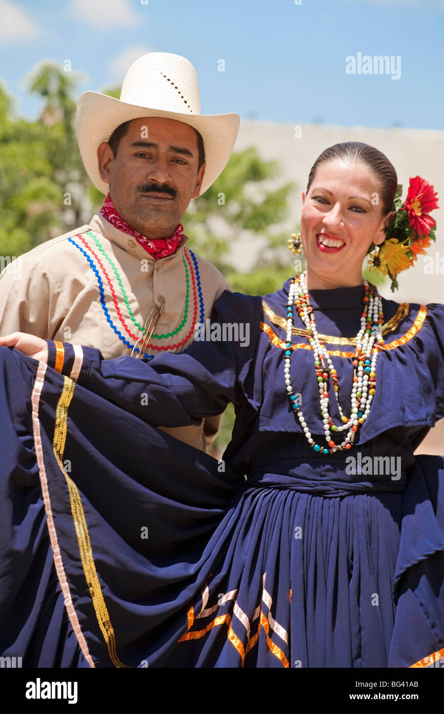 Vestido tradicional de honduras fotografías e imágenes de alta resolución -  Alamy