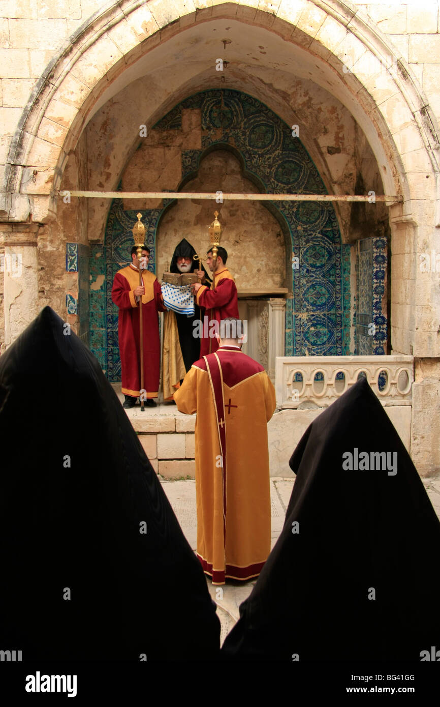Israel, la Ciudad Vieja de Jerusalén, la pascua ortodoxa armenia ceremonia el jueves en la casa de Caifás en el monte de Sión Foto de stock