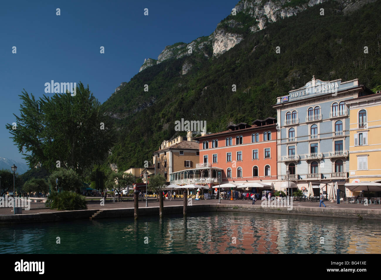 Italia, Trentino-Alto Adigio, Lake District, el Lago de Garda, Riva del Garda, lago Foto de stock