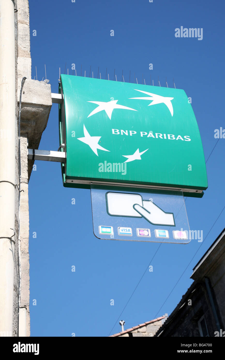 Firmar en la sucursal del banco francés BNP Paribas, Burdeos, Francia Foto de stock