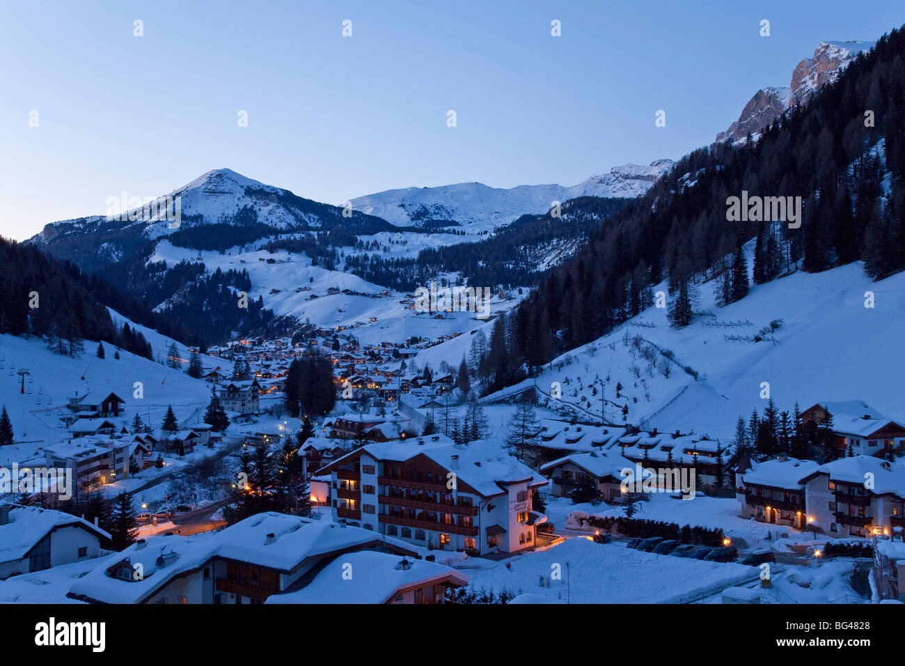 Selva Wolkenstein, Sella Ronda de esquí área, Val Gardena, dolomitas, Tirol Meridional, Trentino Alto-Adige, Italia Foto de stock