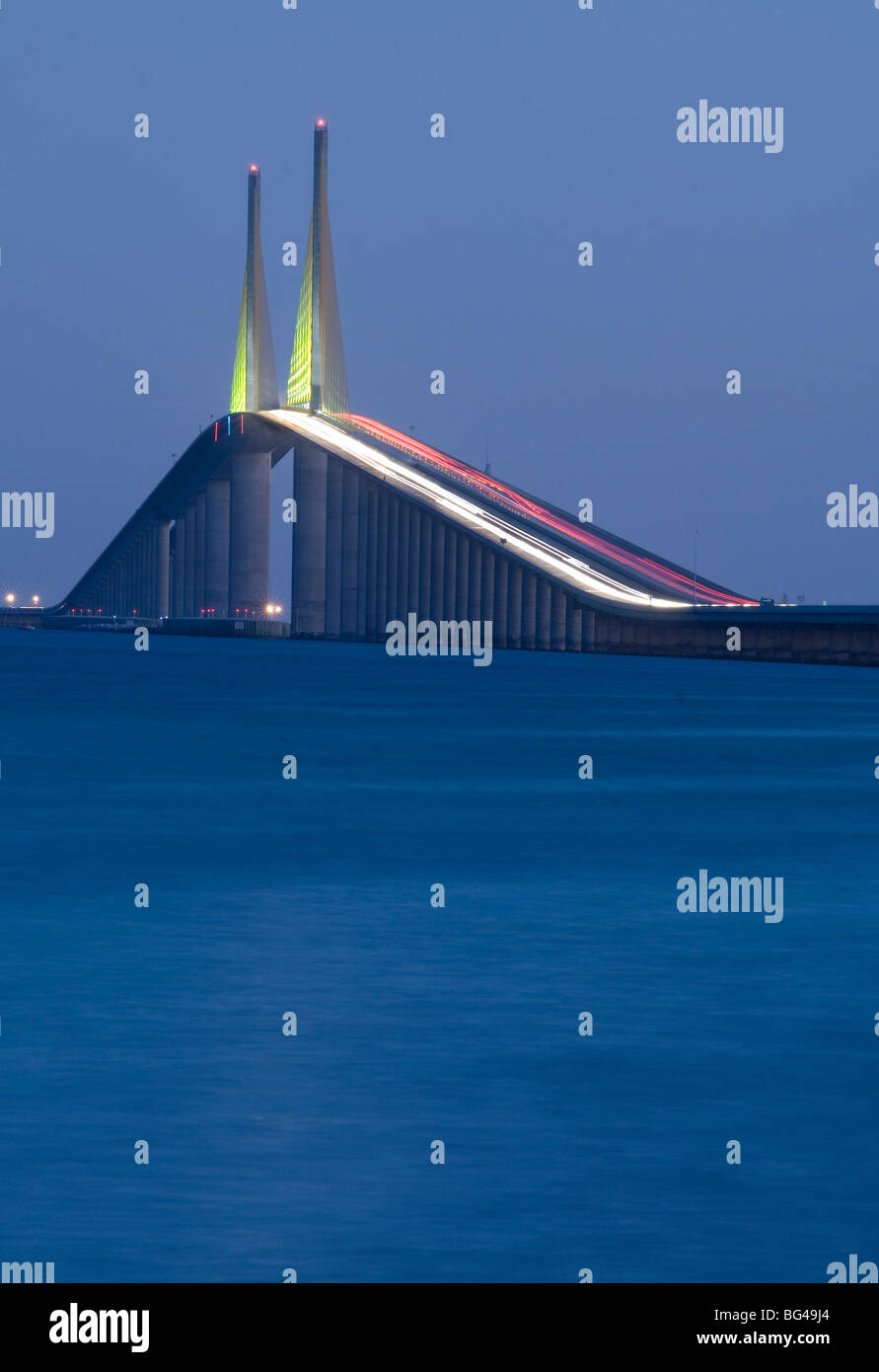 Sunshine Skyway Bridge, la Bahía de Tampa, San Petersburgo, Florida Foto de stock