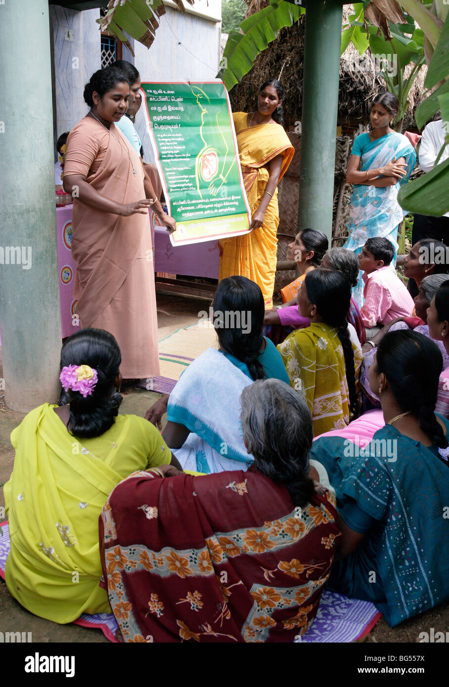 India: el conocimiento de la Salud Programa de hermanas católicas romanas en una aldea en el estado de Tamil Nadu Foto de stock