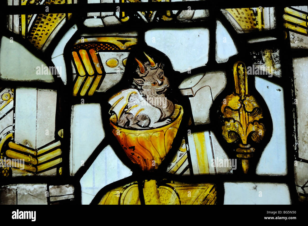 Vidrieras medievales en St Anne's Church, Wyre Piddle, Worcestershire, Inglaterra, Reino Unido. Foto de stock