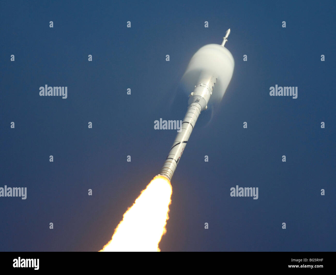 La semana pasada, la NASA lanzó un nuevo cohete de prueba. El Ares 1-X fue el primer no-shuttle cohetes lanzados desde el Centro Espacial Kennedy desde Foto de stock