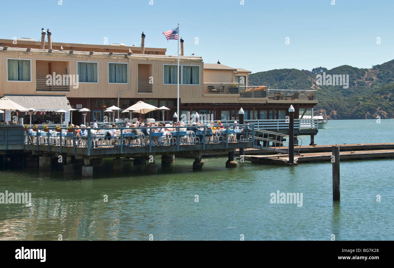 Marin County California Tiburon Sam's Cafe deck de anclaje Foto de stock
