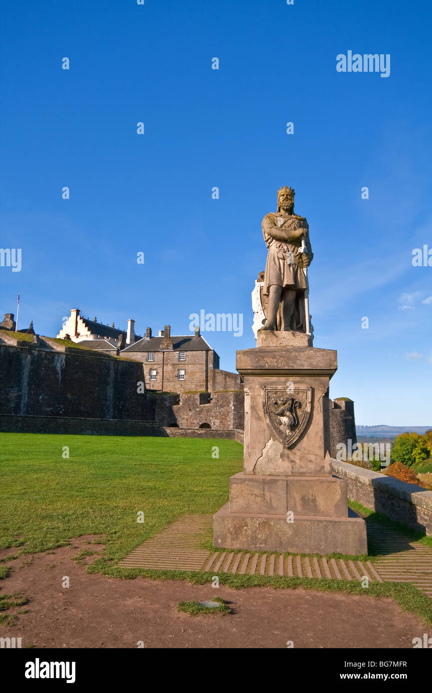 Robert Bruce estatua fuera el castillo de Stirling, Stirling, Escocia Foto de stock