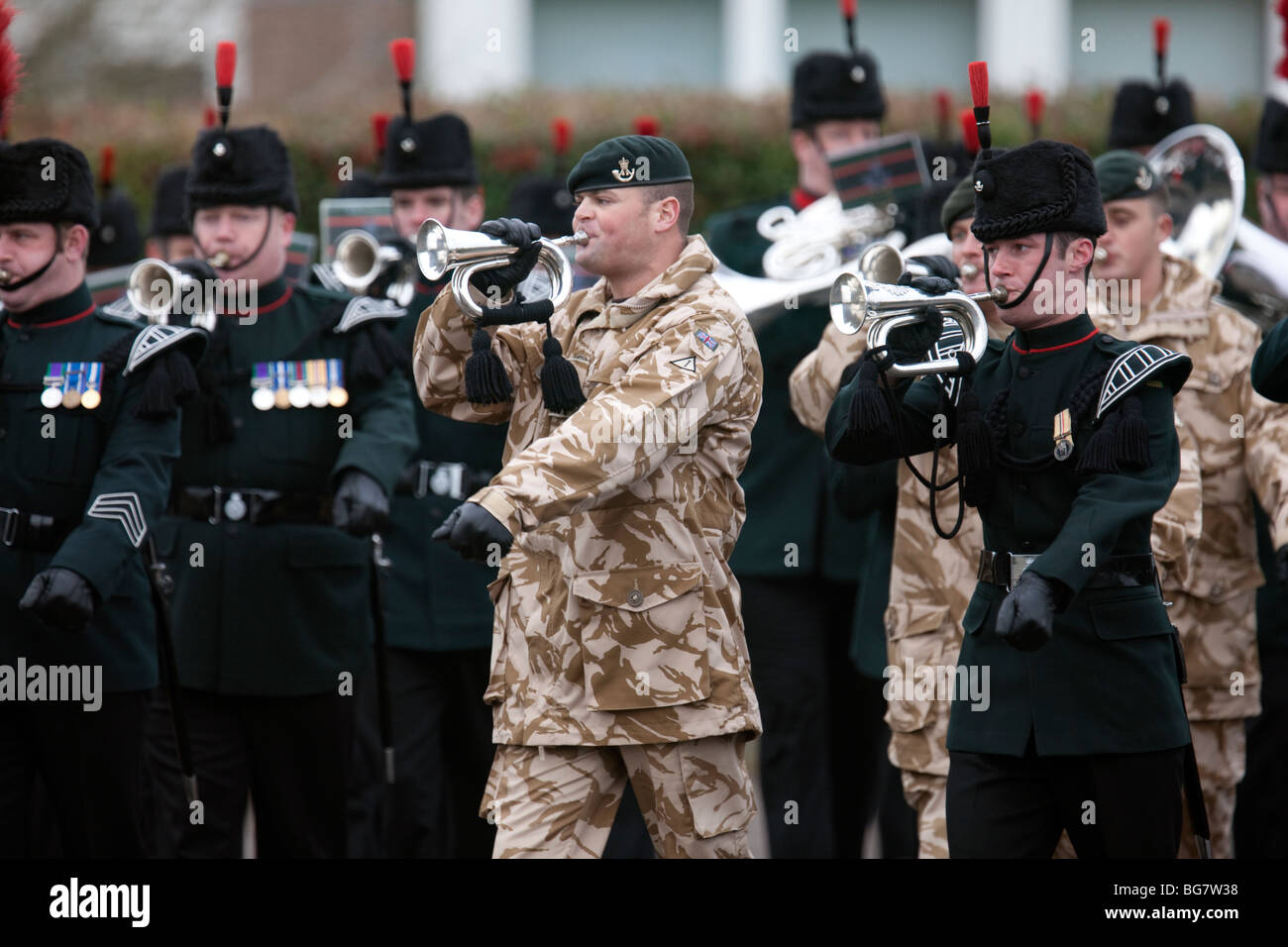 En el 4º Batallón buglers Rifles de la banda militar en uniforme del desierto a su regreso del deber en Afganistán para el REINO UNIDO Foto de stock