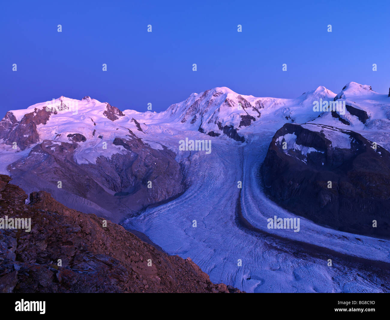Suiza, Valais, Zermatt, Gornergrat,picos del Monte Rosa, Liskamm y Breithorn y el Glaciar Gorner Foto de stock