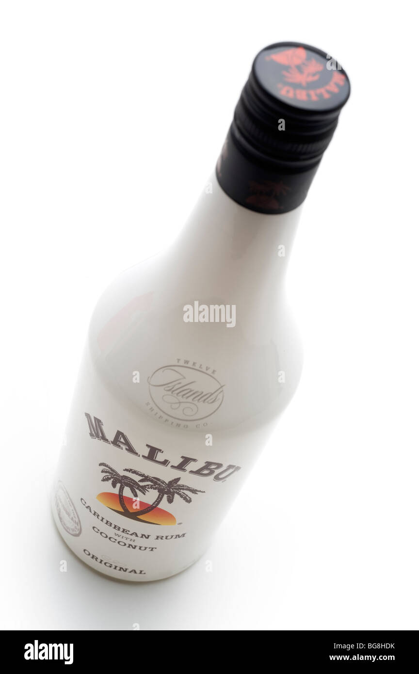 Botella de ron Malibú y el licor de coco Foto de stock