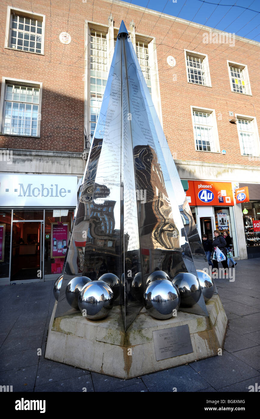 La Exeter Riddle escultura en Exeter High Street Foto de stock