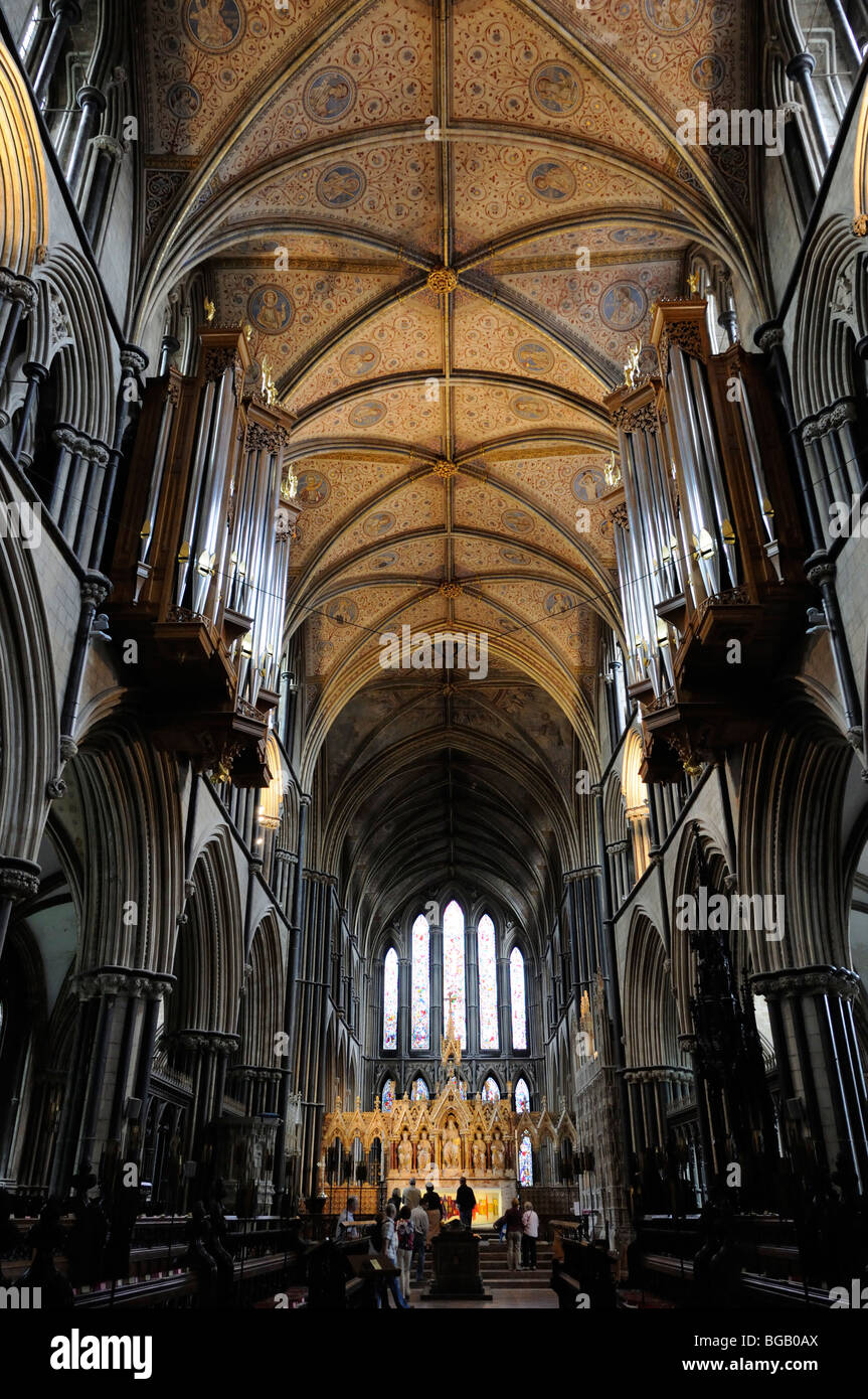 El interior del coro de la Catedral de Worcester, Worcester, Worcestershire, Inglaterra, Reino Unido (editorial). Foto de stock