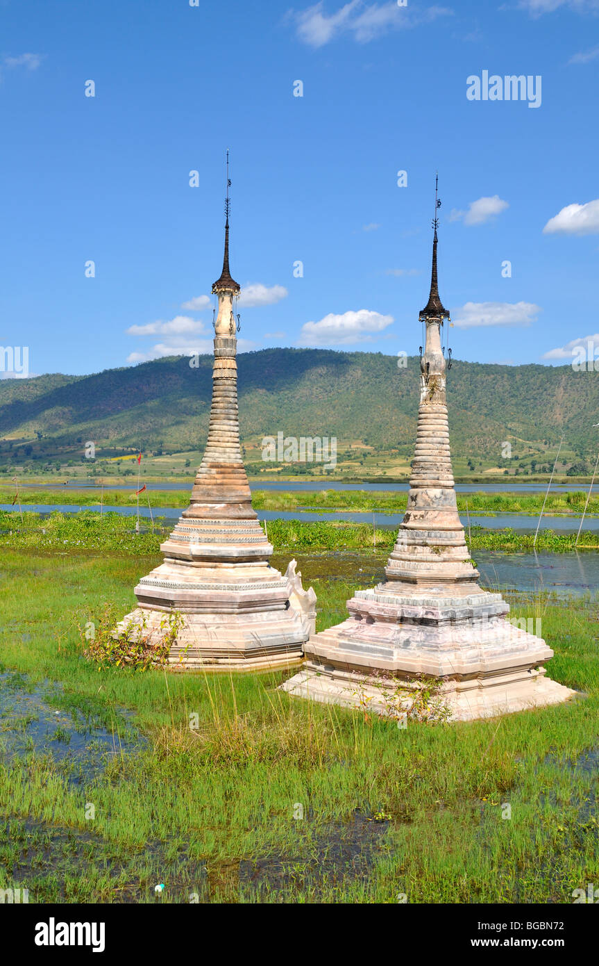 Stupas, Pagoda, Tharkong Sankar, sur del Lago Inle, el Estado de Shan, Birmania, Myanmar Foto de stock