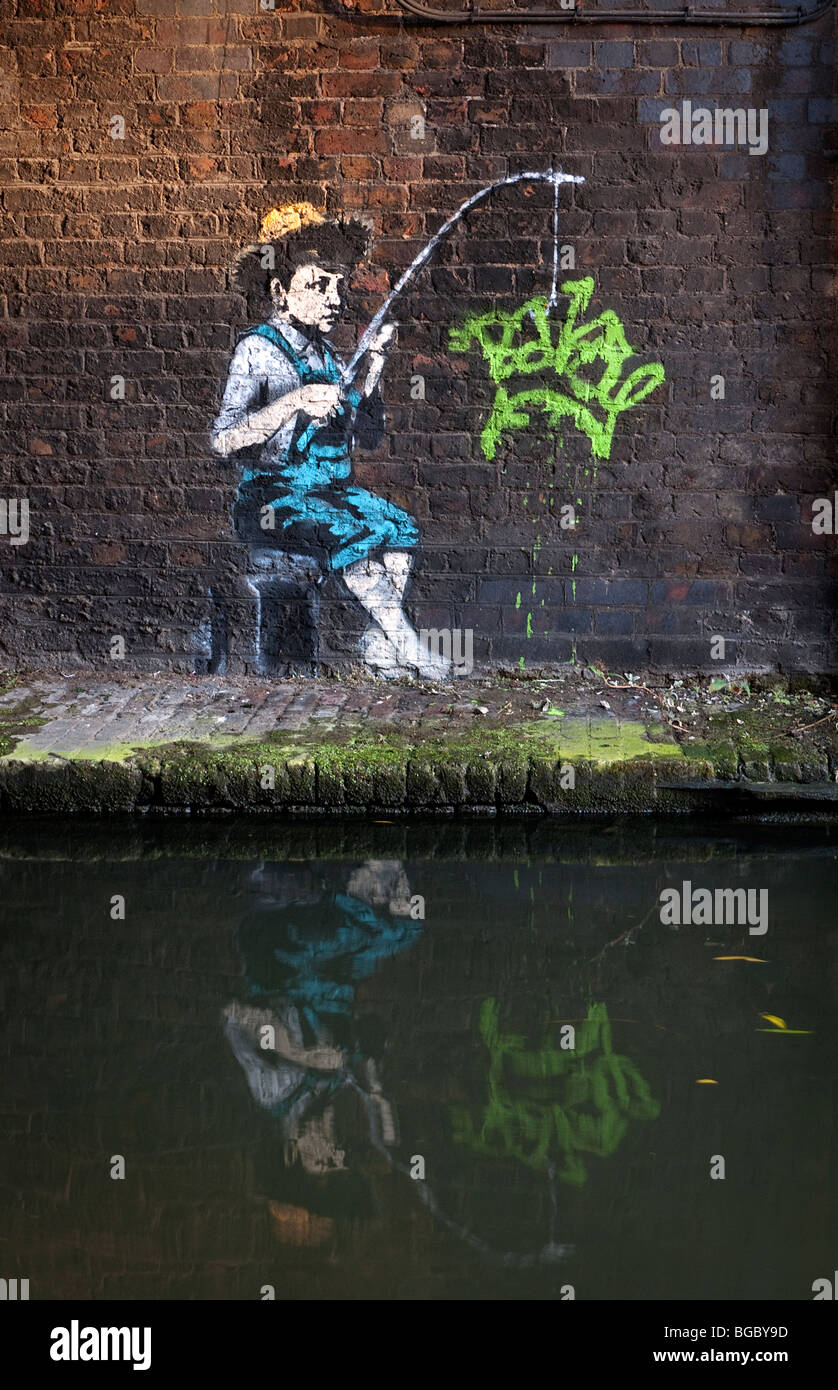 Banksy image Of Huckleberry Finn nuevos caracteres Graffiti en Camden Lock en el Grand Union cannal London UK. Foto de stock