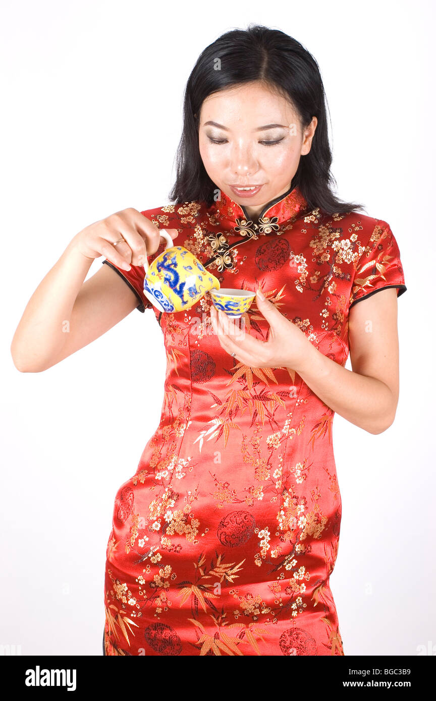 Niña China, Asia belleza posando para fotos en traje tradicional