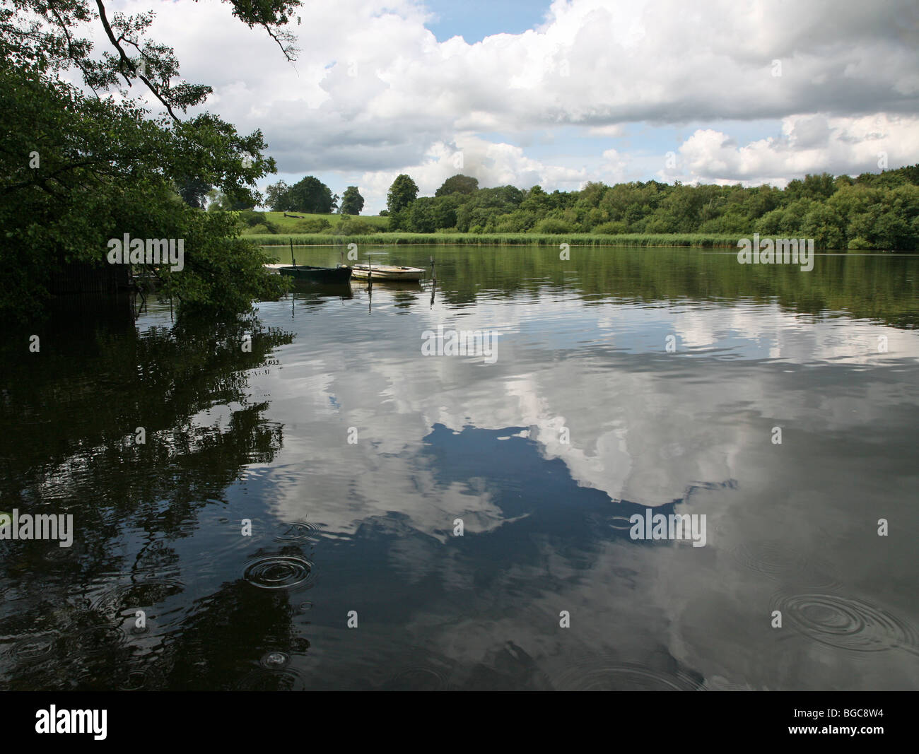 Una vista de los barcos en Bunbury simple, Cheshire Foto de stock