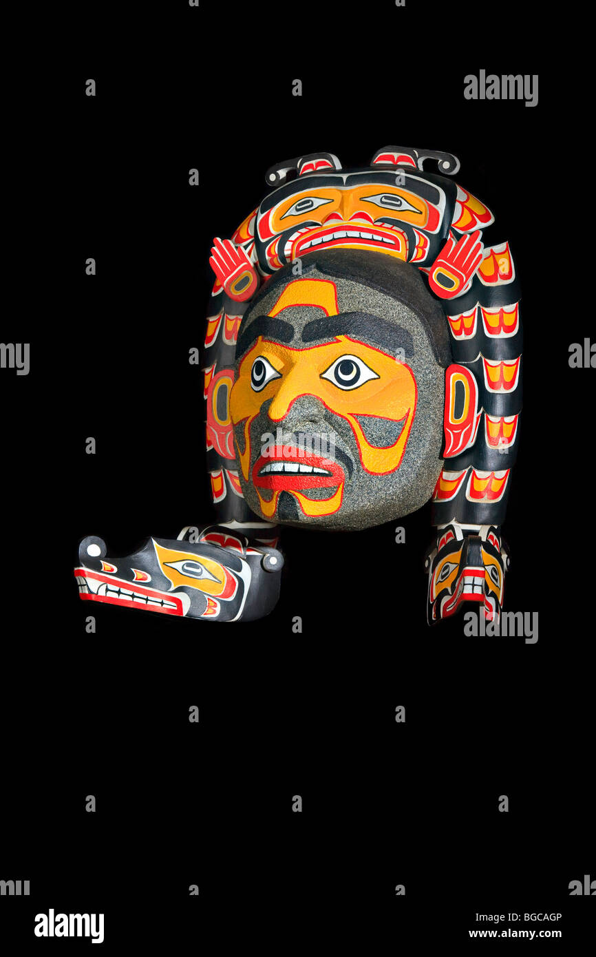 Sisutil Guerrero y máscara por Joe Wilson, un descendiente de la Namgis First Nations, Artista, original de la costa oeste, sólo un arte nativo Foto de stock