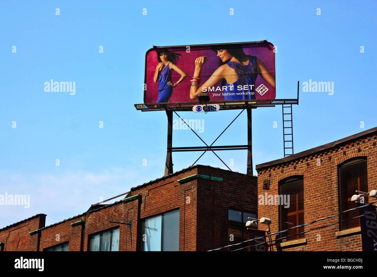 Smart, marca de ropa canadiense, Billboard ad en Toronto, Canadá Fotografía  de stock - Alamy