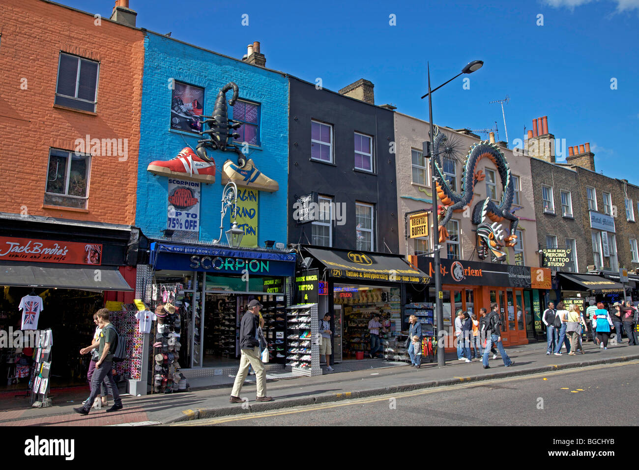 La ciudad de Camden High Street, Londres, Inglaterra Foto de stock