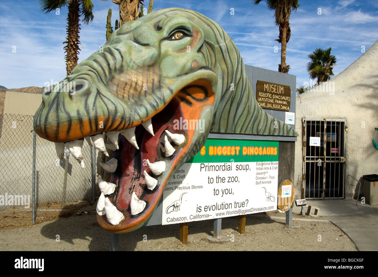 Atracción de dinosaurios de camino a Palm Springs, California Fotografía de  stock - Alamy