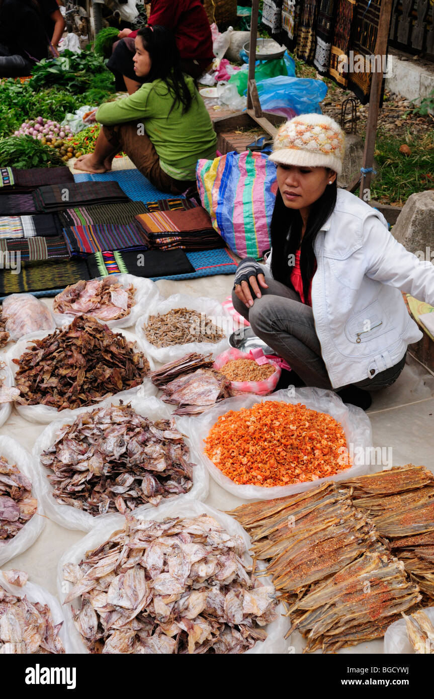 Luang Prabang Laos; mercado de productos frescos. Foto de stock